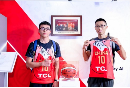 中国“篮”不住，TCL以一套花式应援组合拳助威中国男篮(图6)