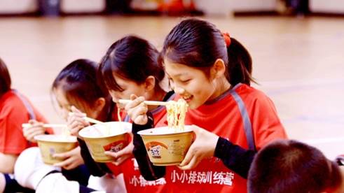 船大能调头：康师傅上半年稳健增长背后的食安与科普梦(图1)