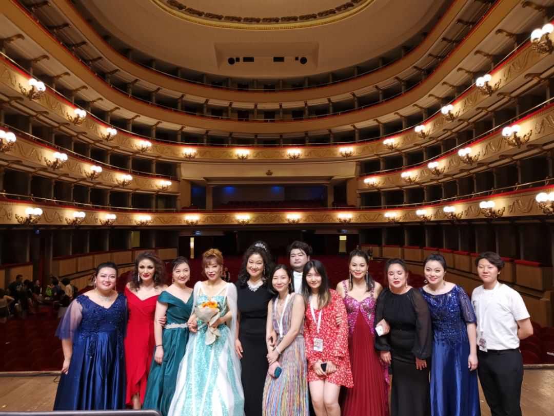 芬享艺术家——女高音歌唱家姚建蓉在达芬奇故乡用歌声致敬大师(图1)