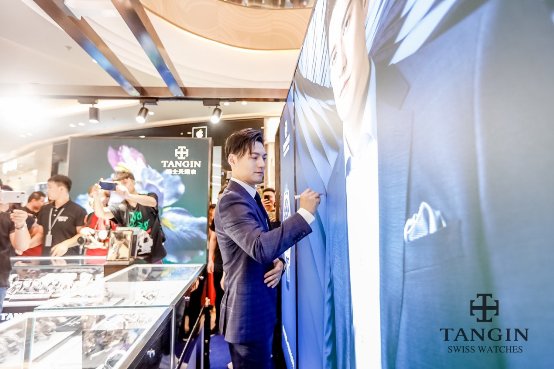 严屹宽空降瑞士天珺表新品发布会，敬献天珺时光(图14)