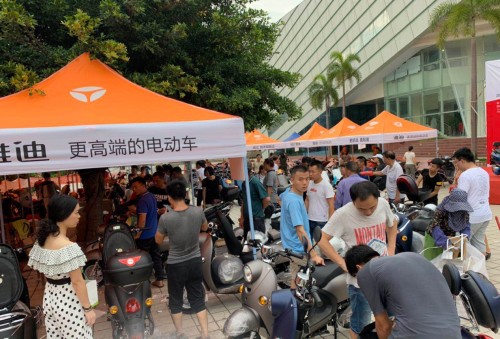 平均每天卖出1.3万台  雅迪霸榜市场 荣登中国民营企业500强(图2)