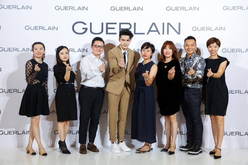 品王者之香 赏蜂姿彩瓶 法国娇兰携品牌挚友徐正溪盛大揭幕杭州精品香水展(图1)