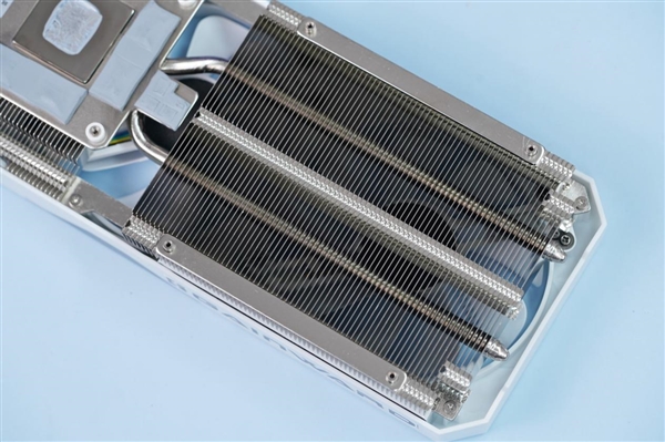 纯白外壳淡雅清新！耕升RTX 4060 Ti踏雪显卡图赏(图13)