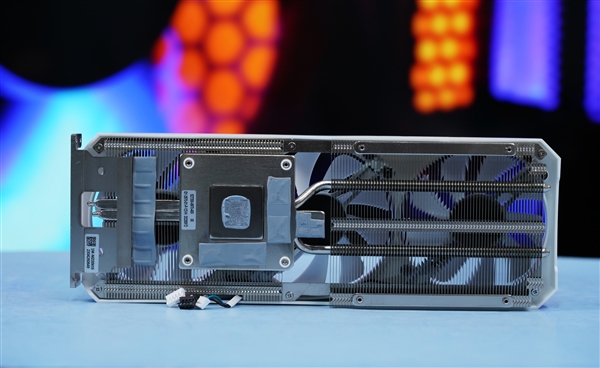纯白外壳淡雅清新！耕升RTX 4060 Ti踏雪显卡图赏(图5)