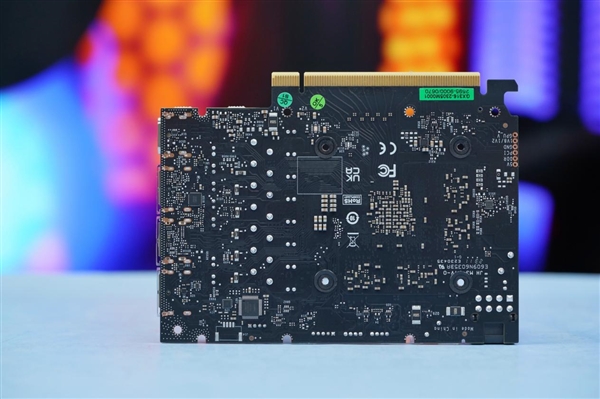 纯白外壳淡雅清新！耕升RTX 4060 Ti踏雪显卡图赏(图17)