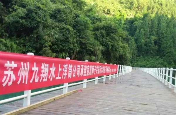 号称能过坦克却致5人死亡！坠车浮桥承建方：出车祸不能怪修路的(图2)
